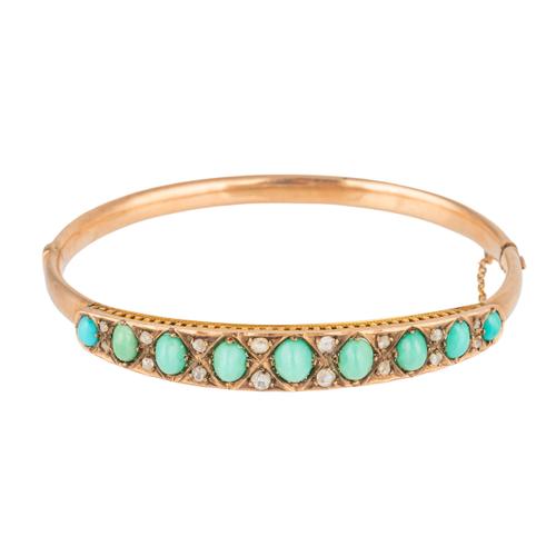 A GOLD, TURQUOISE AND ROSE DIAMOND OVAL HINGED BANGLE