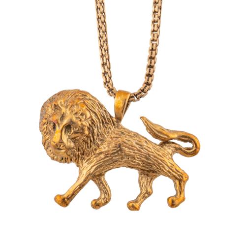 A GOLD LION PENDANT NECKLACE