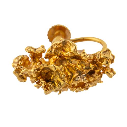 A GOLD NUGGET EARRING