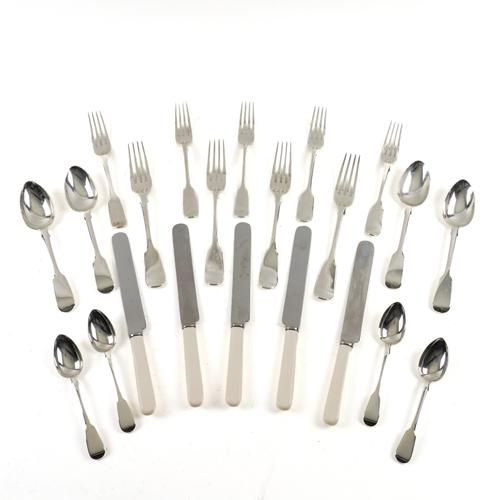 A GROUP OF SILVER FIDDLE PATTERN TABLE FLATWARE (107)