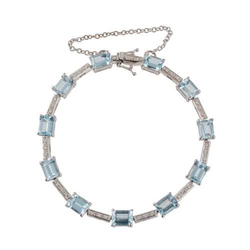 AN AQUAMARINE AND DIAMOND BRACELET