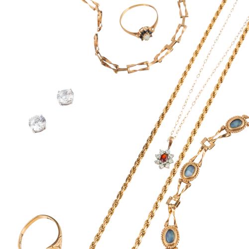 A COLLECTION OF GOLD ITEMS (8)