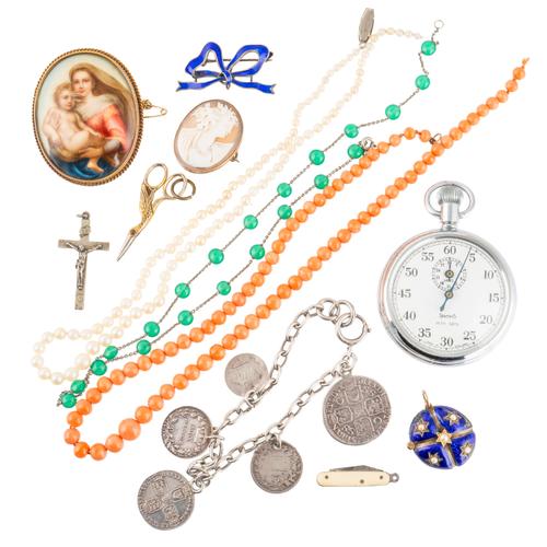 A GROUP OF JEWELLERY AND FURTHER ITEMS (12)