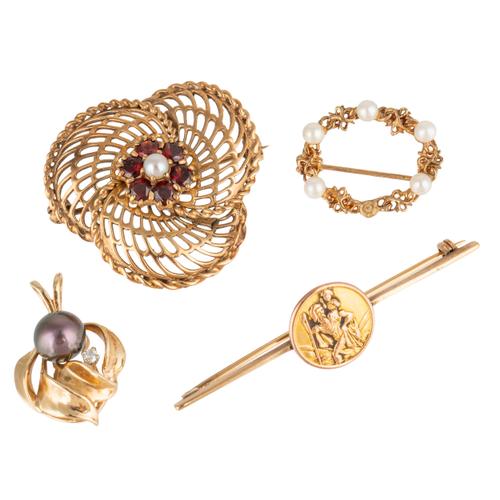 FOUR GOLD BROOCHES AND PENDANTS (4)