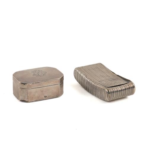 A SILVER SNUFF BOX AND A SILVER NUTMEG GRATER (2)