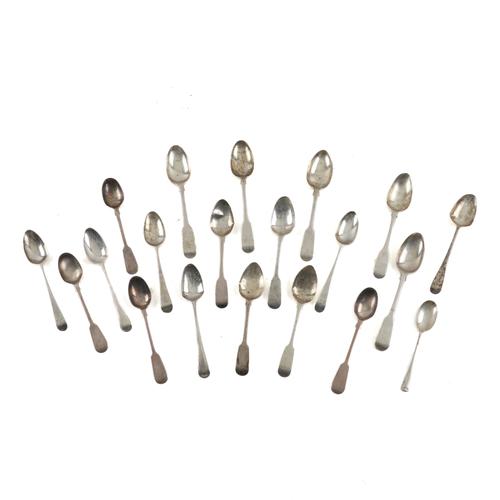 A GROUP OF TWENTY SILVER TEASPOONS (20)