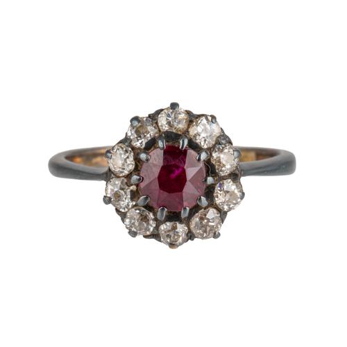 A GOLD, RUBY AND DIAMOND CLUSTER RING