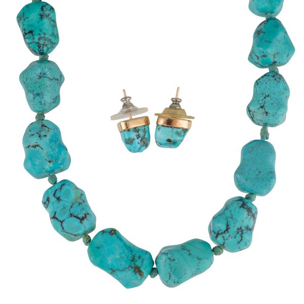 A SINGLE ROW NECKLACE OF TURQUOISE MATRIX BEADS AND A SIMILAR PAIR OF EARSTUDS (3)