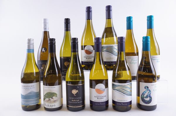 TWELVE BOTTLES AUSTRALIAN, NEW ZEALAND AND CHILEAN WHITE WINE