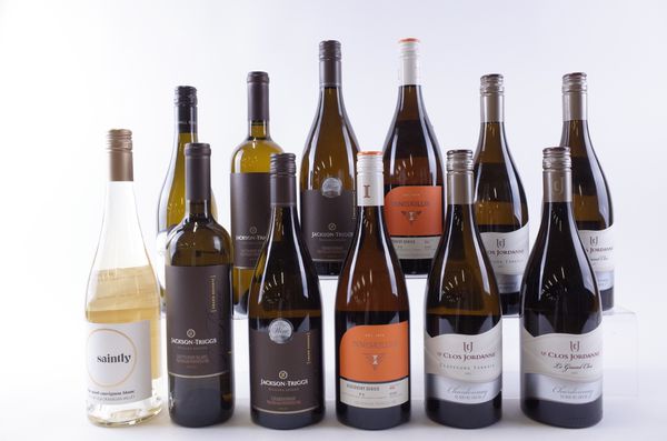 TWELVE BOTTLES CANADIAN WHITE WINE