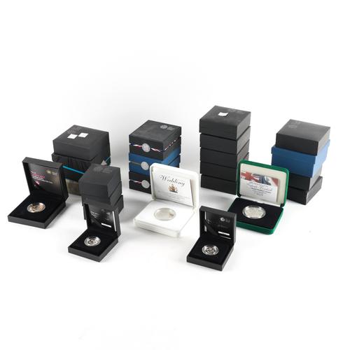 A LARGE COLLECTION OF ROYAL MINT PROOF COINS (QTY)