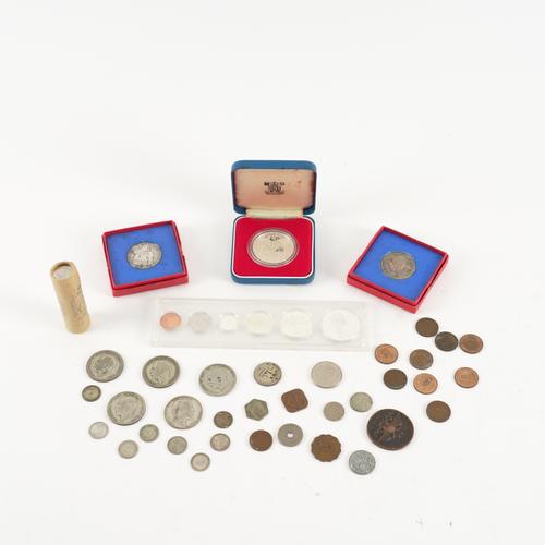A COLLECTION OF BRITISH AND FOREIGN COINS (QTY)