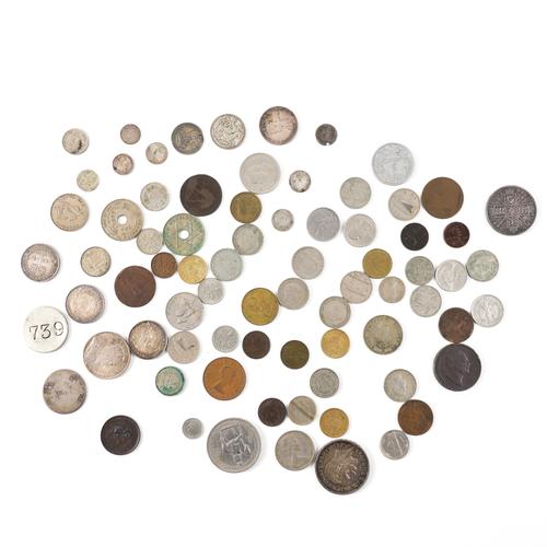 A GROUP OF BRITISH AND FOREIGN COINS (QTY)