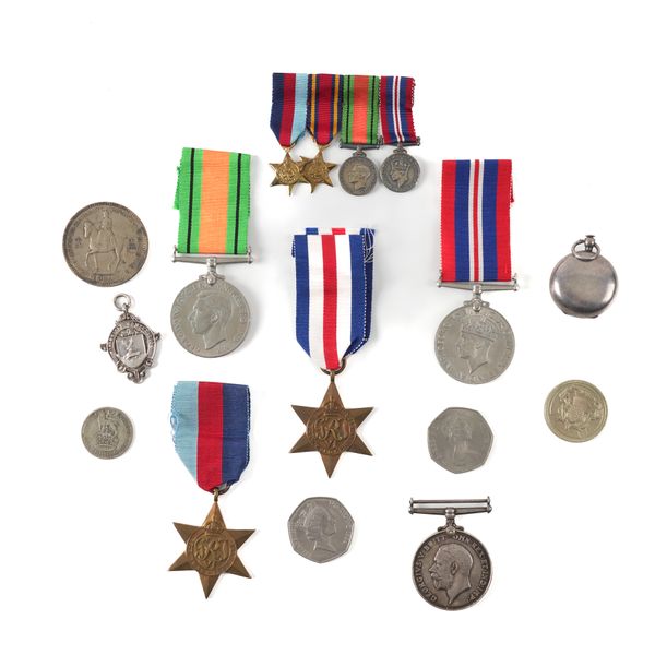 A GROUP OF MEDALS, COINS AND FURTHER ITEMS (QTY)