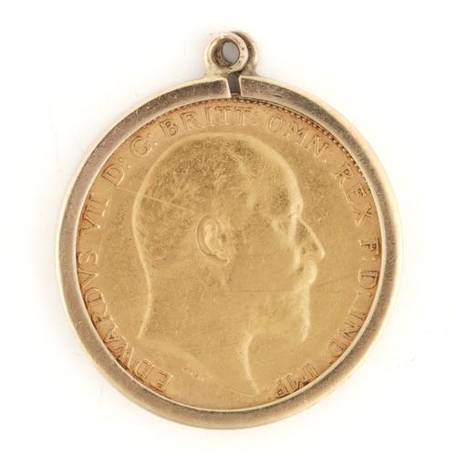 AN EDWARD VII HALF SOVEREIGN MOUNTED AS A PENDANT