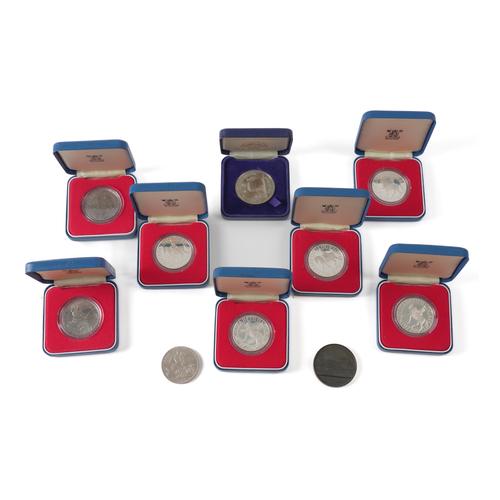 SEVEN SILVER PROOF SILVER JUBILEE 1977 CROWNS, WITH CASES AND THREE FURTHER ITEMS (10)