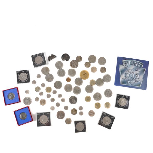 A GROUP OF COINS AND FURTHER ITEMS (QTY)
