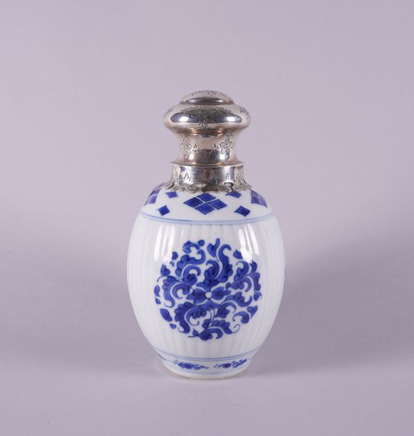 A CHINESE SILVER MOUNTED BLUE AND WHITE TEA CADDY AND COVER (2)