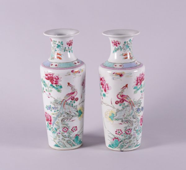 A PAIR OF CHINESE FAMILE- ROSE ROULEAU VASES (2)