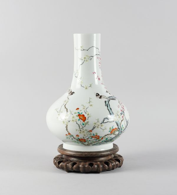 A CHINESE FAMILLE-ROSE BOTTLE VASE