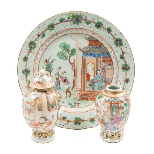 A SMALL GROUP OF CHINESE EXPORT PORCELAINS (4)