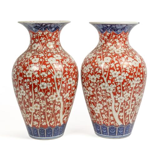 A LARGE PAIR OF JAPANESE IMARI BALUSTER VASES (2)