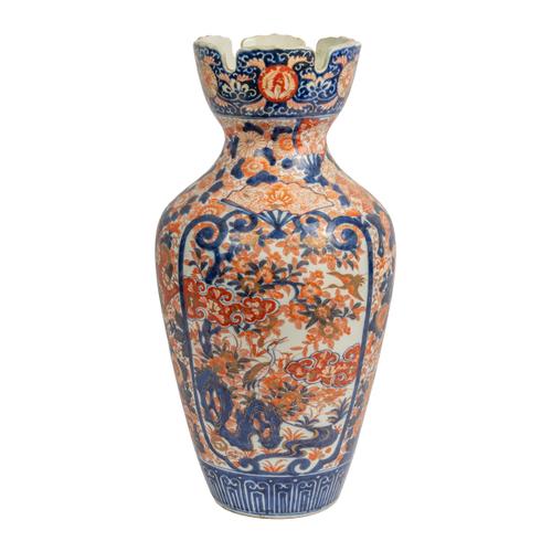 A TALL JAPANESE IMARI VASE