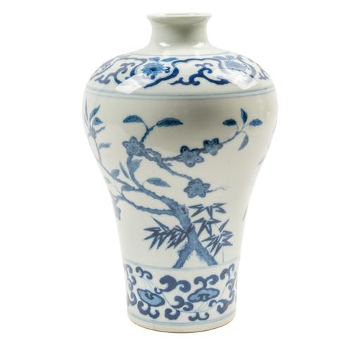 A CHINESE BLUE AND WHITE MEIPING VASE