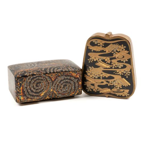 TWO SMALL JAPANESE LACQUER BOXES AND COVERS (4)