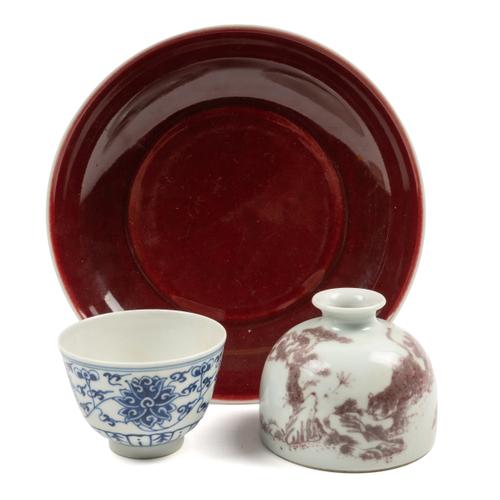 THREE ITEMS OF CHINESE PORCELAIN (3)