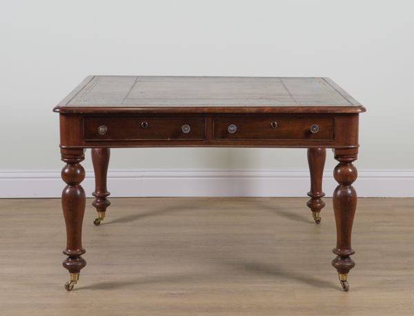 AN EARLY 19TH CENTURY MAHOGANY CENTRE WRITING DESK