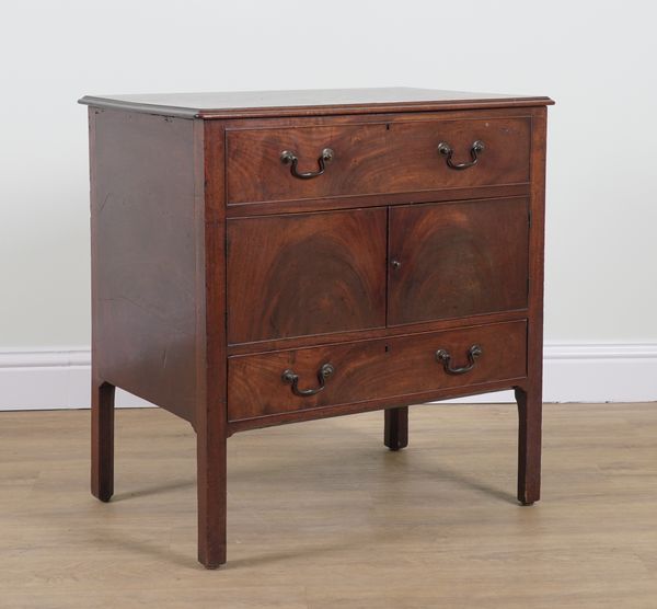 A GEORGE III MAHOGANY GENTLEMAN'S DRESSING TABLE