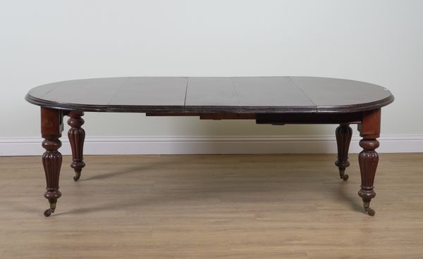 A VICTORIAN MAHOGANY CIRCULAR EXTENDING DINING TABLE