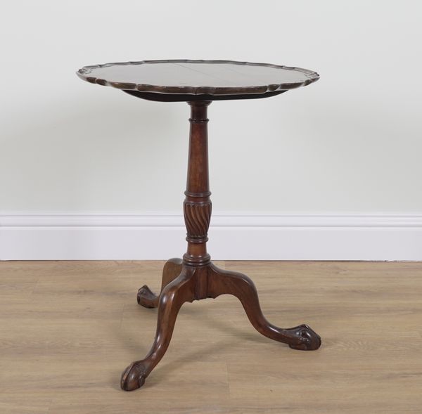 A LATE 18TH CENTURY MAHOGANY PIE CRUST TRIPOD TABLE