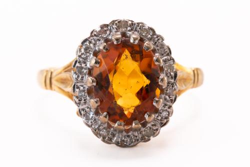 AN 18CT GOLD, CITRINE AND DIAMOND OVAL CLUSTER RING