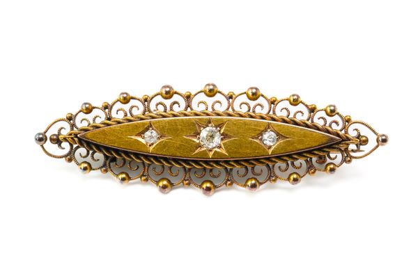 A VICTORIAN 15CT GOLD AND DIAMOND THREE STONE BROOCH