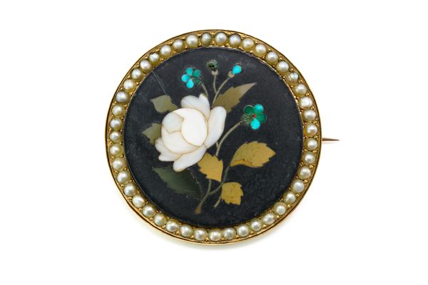 A GOLD, PIETRA DURA AND HALF PEARL CIRCULAR BROOCH