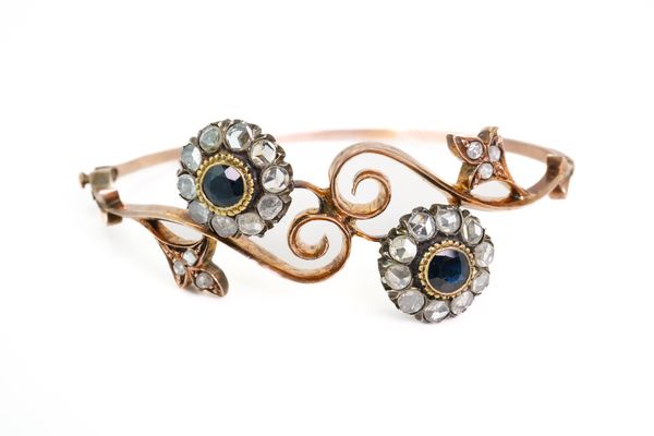 A GOLD, SAPPHIRE AND DIAMOND BANGLE