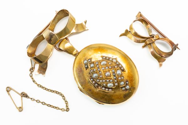 A VICTORIAN GOLD AND SEED PEARL OVAL PENDANT LOCKET AND TWO GOLD BOW BROOCHES (3)