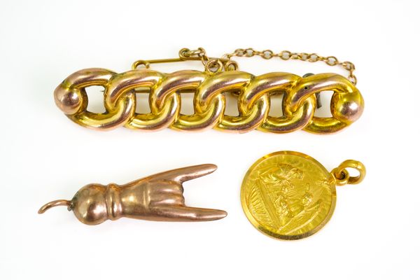 THREE ITEMS OF GOLD JEWELLERY (3)