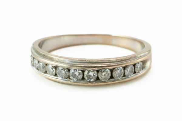 AN 18CT WHITE GOLD AND DIAMOND HALF ETERNITY RING