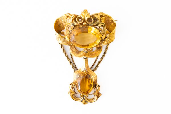 A CITRINE BROOCH