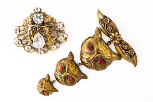 TWO SIGNED JOSEFF COSTUME BROOCHES (2)
