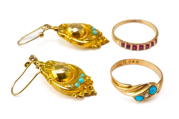 A COLLECTION OF GOLD JEWELLERY