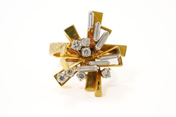 A GOLD AND PLATINUM DIAMOND RING