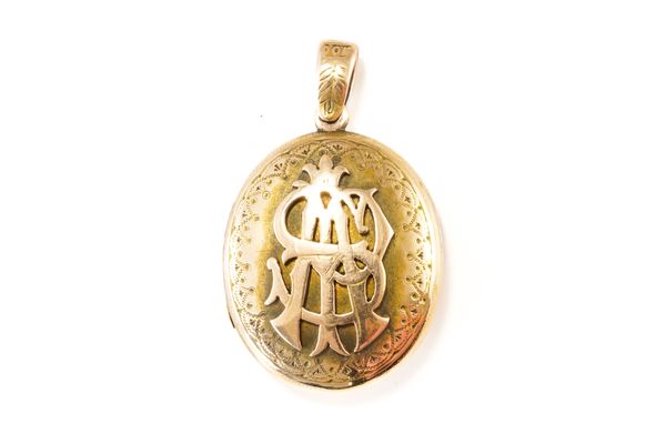 A GOLD AND GILT METAL OVAL PENDANT LOCKET