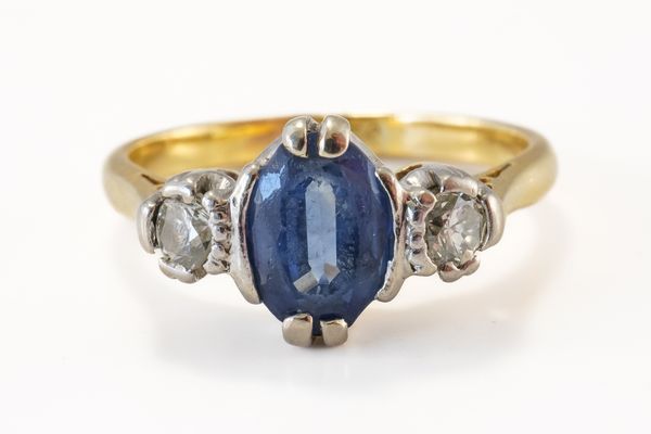 A GOLD, SAPPHIRE AND DIAMOND THREE STONE RING