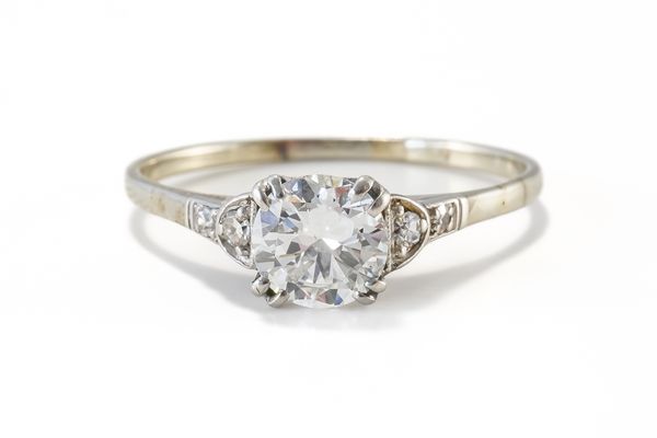 A SINGLE STONE DIAMOND RING