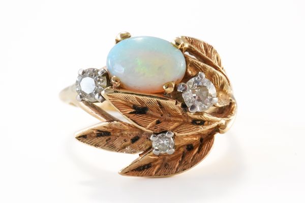 A GOLD, OPAL AND DIAMOND RING