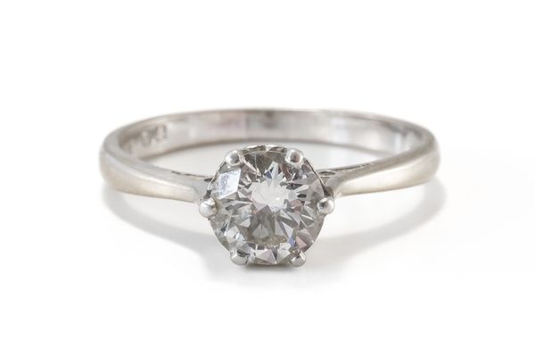 AN 18CT WHITE GOLD AND DIAMOND SINGLE STONE RING